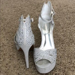 Gianni Bini Platinum Collection Silver Stoned Heel